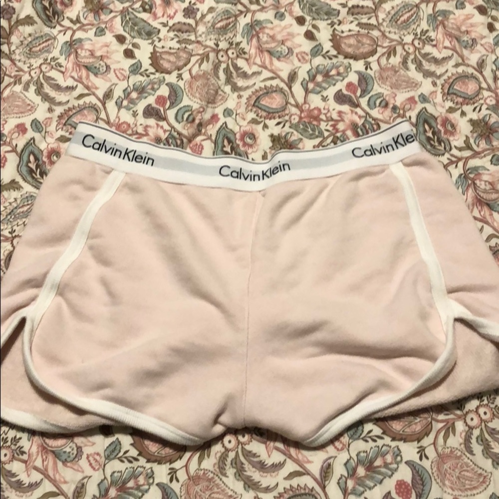 🌼 Calvin Klein shorts!!